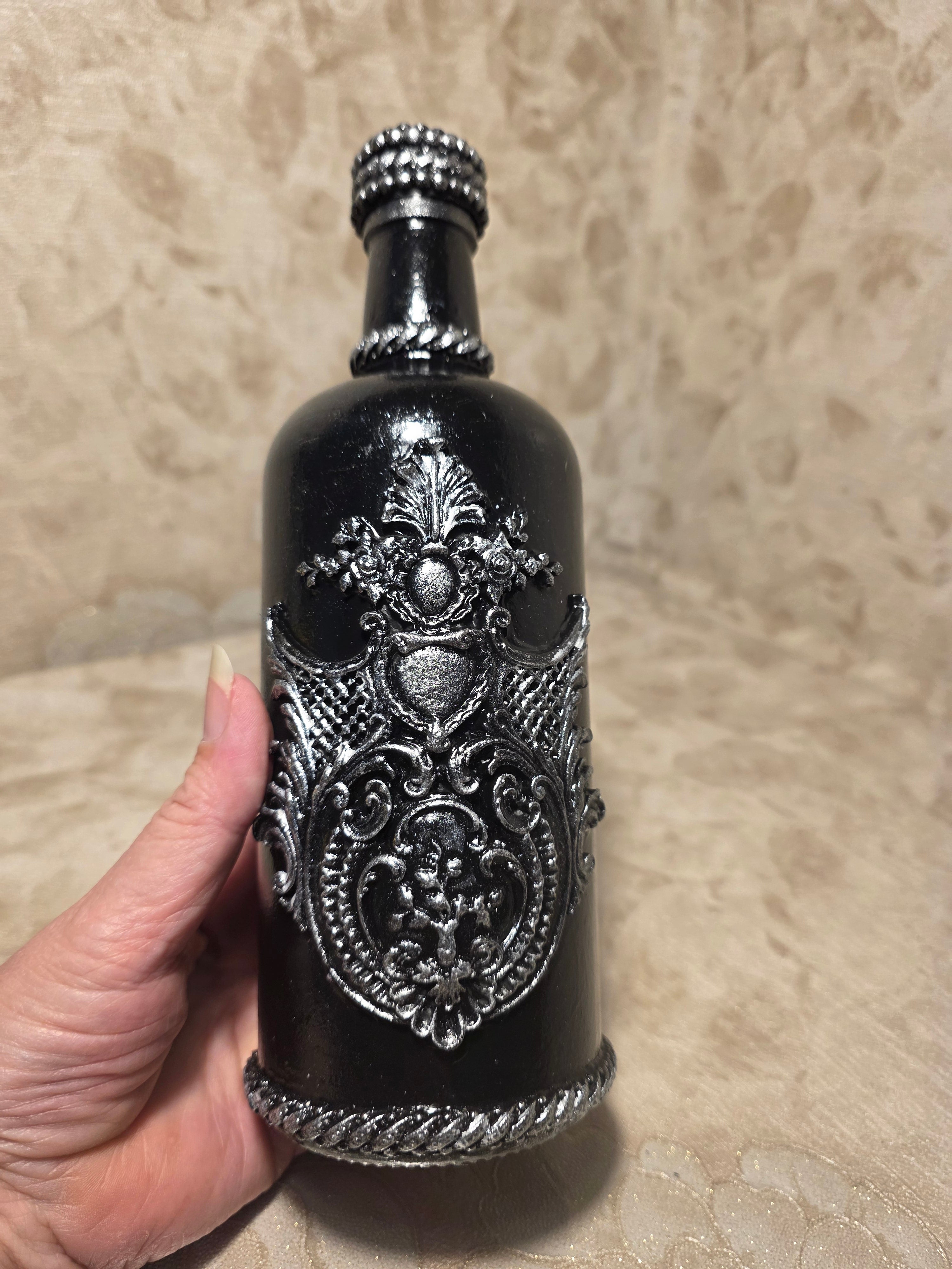 Gothic Bottle - Black Baroque 3D Ornaments 500 ml (16.9 oz) 26 cm (10.2 in)