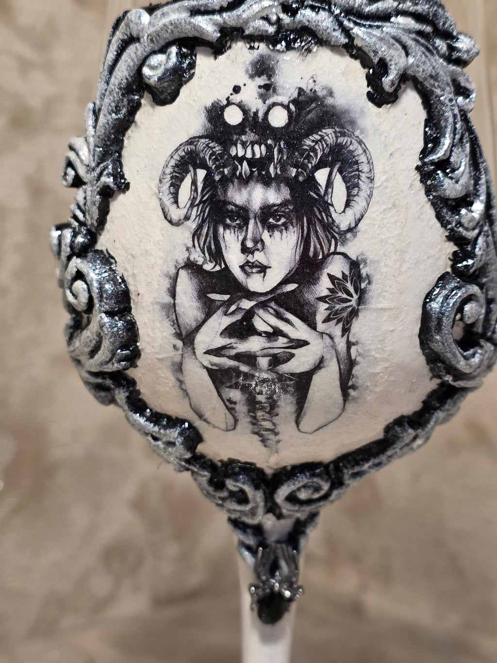 Gothic Wine Glass - White Baroque Portrait 370ml (12.5oz) 21cm (8.3in)
