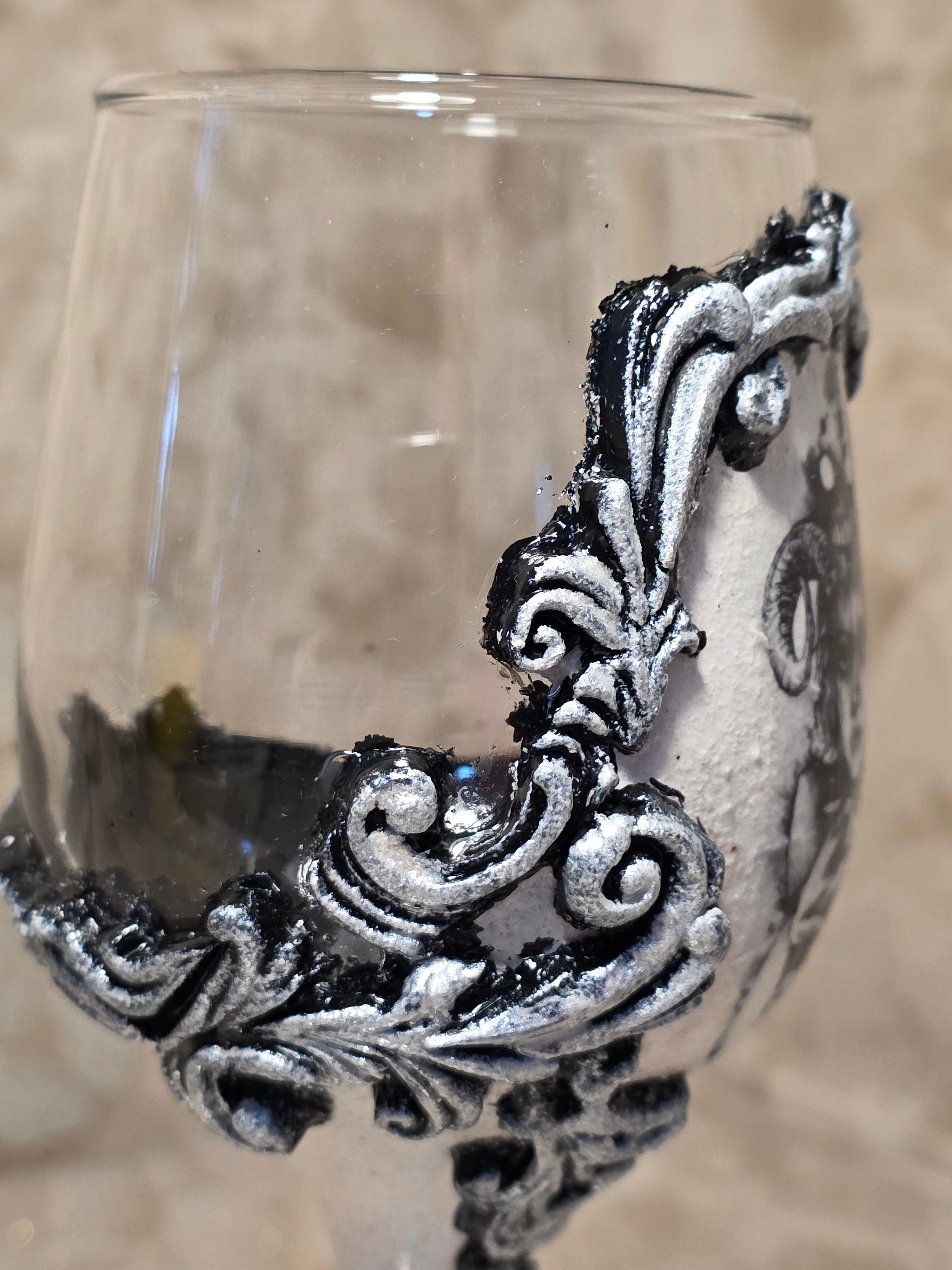 Gothic Wine Glass - White Baroque Portrait 370ml (12.5oz) 21cm (8.3in)