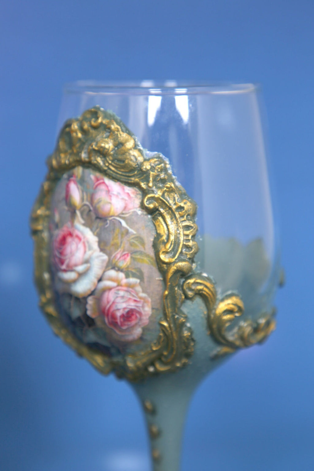 Royal Mint Green Rose Wine Set - Handcrafted Bottle with Crown & 2 Champagne Glasses