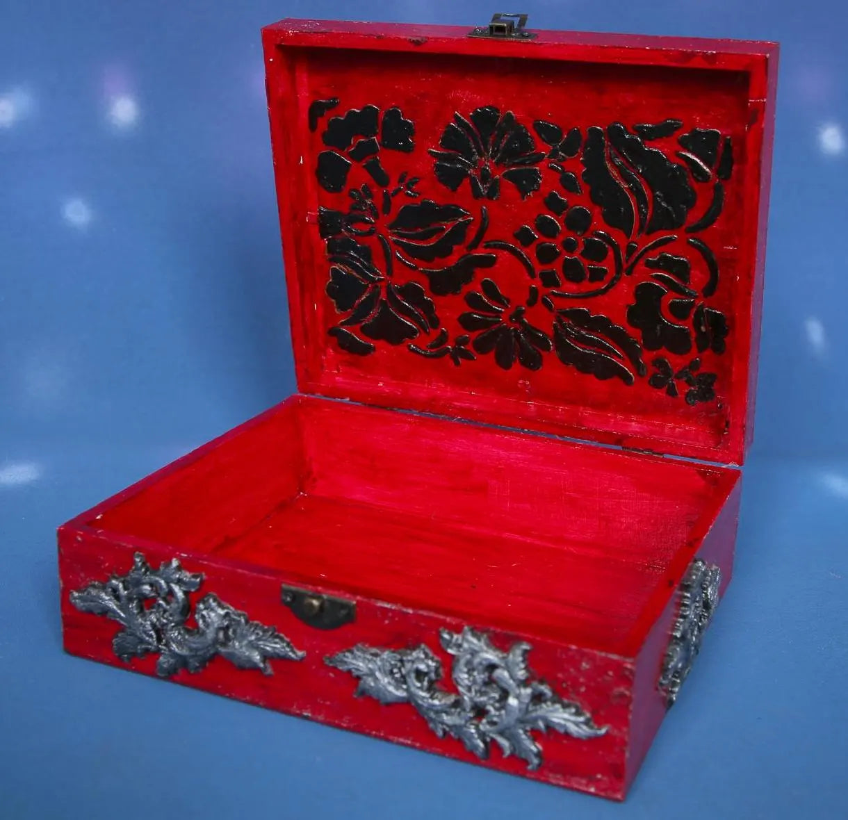 Gothic Rose Keepsake Box - Distressed Red with Photo Frame