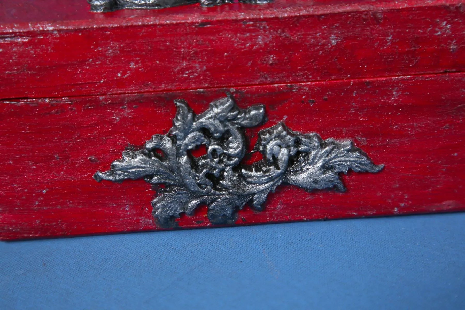 Gothic Rose Keepsake Box - Distressed Red with Photo Frame