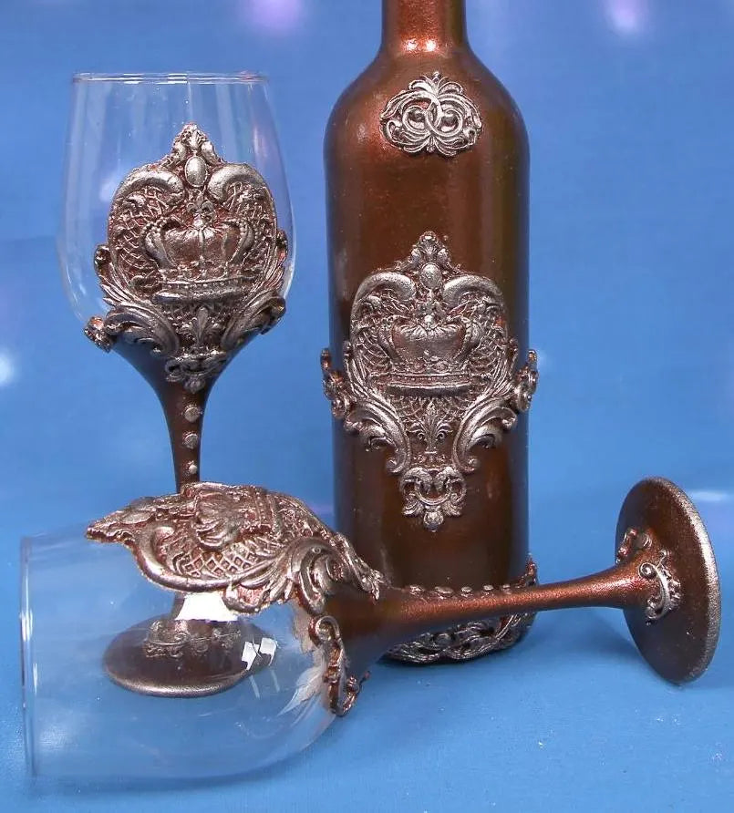 Royal Wine Decanter Set with Crown Motif - Bronze & Brown