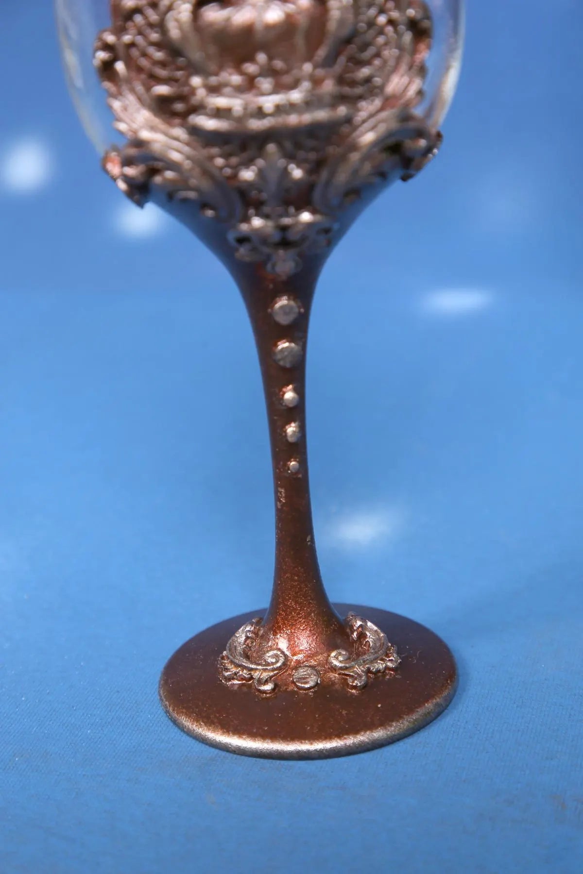 Royal Wine Decanter Set with Crown Motif - Bronze & Brown