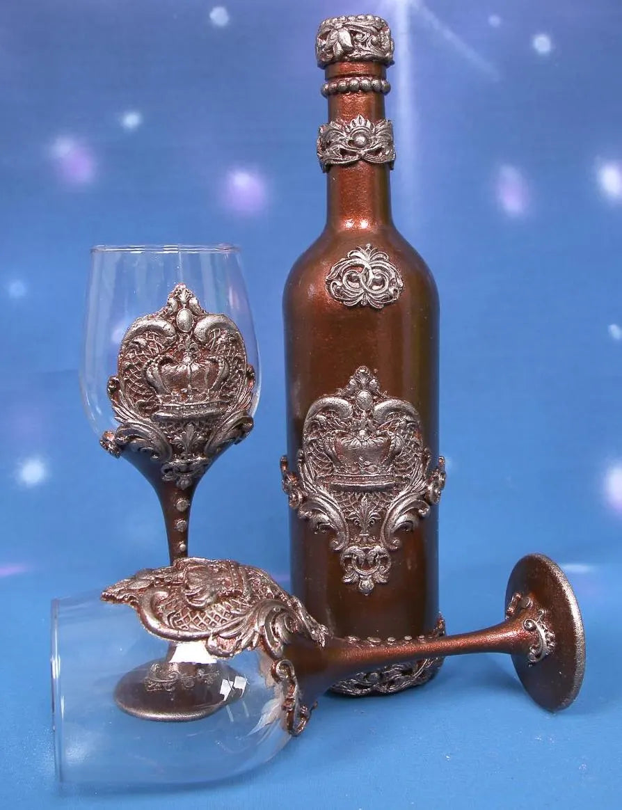 Royal Wine Decanter Set with Crown Motif - Bronze & Brown