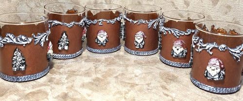 Christmas Gnome Whiskey Decanter Set - 1L Bottle & 6 Glasses with Hand-Sculpted Decorations