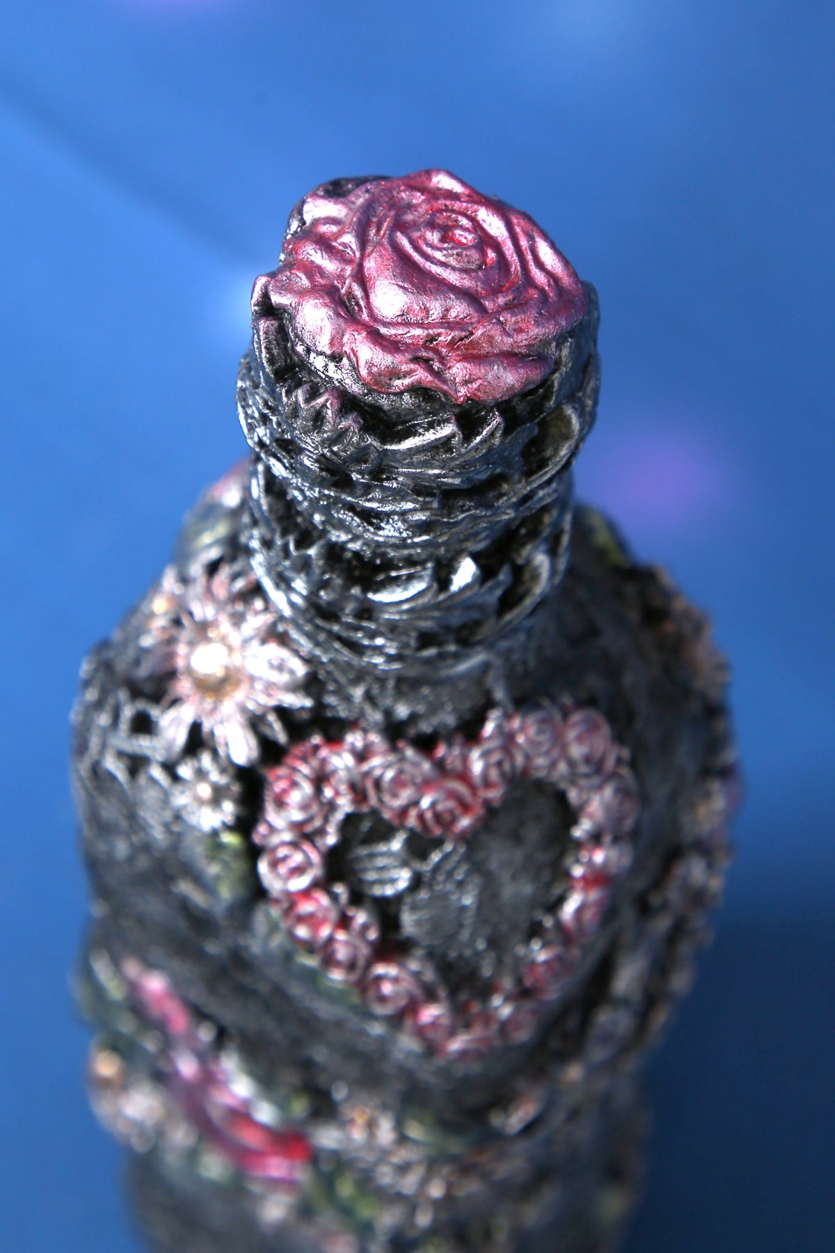 Decorated Bottle - Graphite Gray with Pink and Green Roses, 3D Baroque, 800 ml (27 oz), 29 cm (11.4 in)